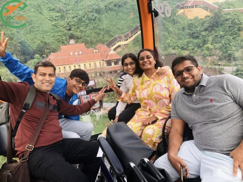 Chào mừng gia đình Mrs. Bharti Manjul Jain đến với chuyến tham quan Đà Nẵng 